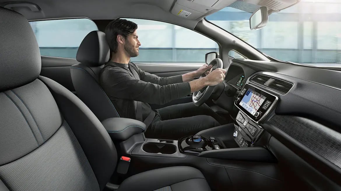 2025-nissan-leaf-interior.jpg